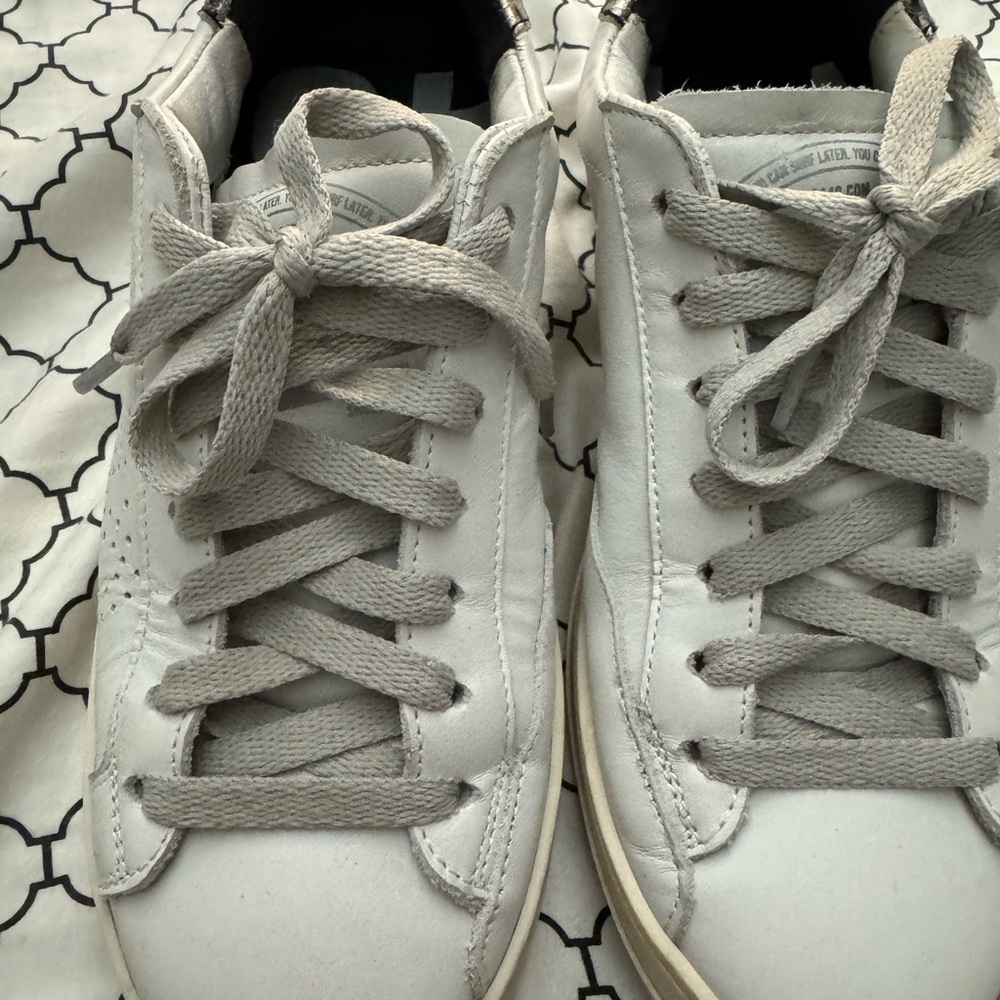 Stylish White Sneakers with Gray Laces
